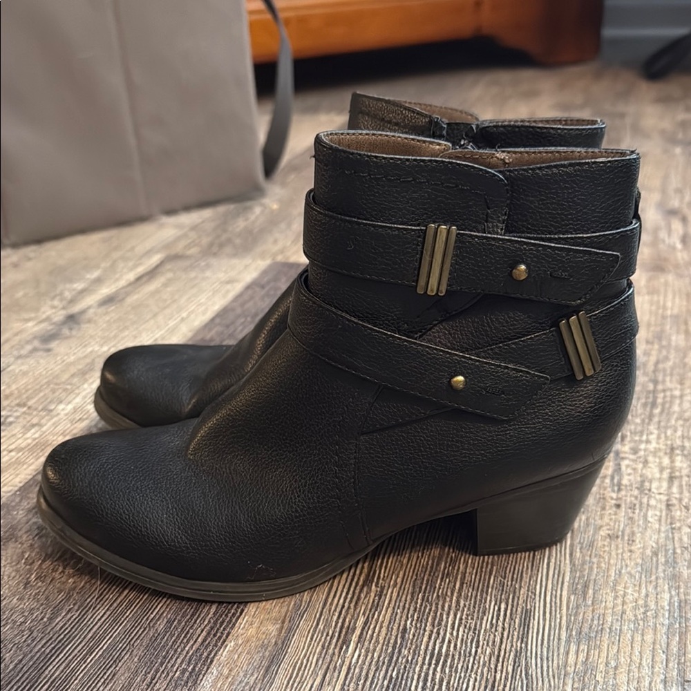 Natural Soul Black Ankle Booties for Effortless Style